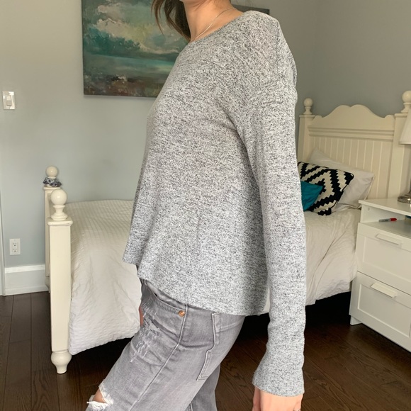 Women’s Long Sleeved Shirt - Picture 3 of 4